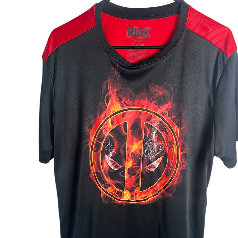 Marvel Men’s Red Deadpool Polyster T-Shirt Size XL